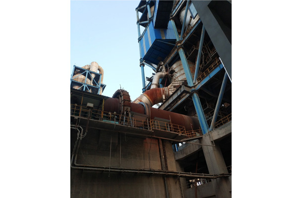 石家莊某水泥廠- 磨機煤粉倉在線檢測CO、O2安裝現(xiàn)場